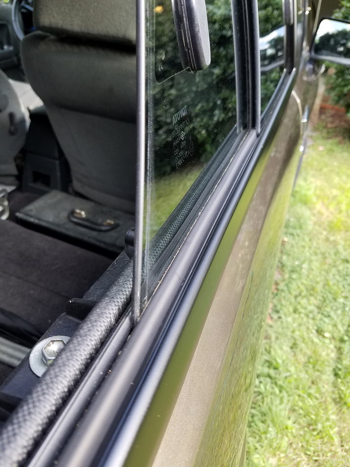 Window View Runner 4 Runner - Rear Sliding Window Run – Break Beat Goods